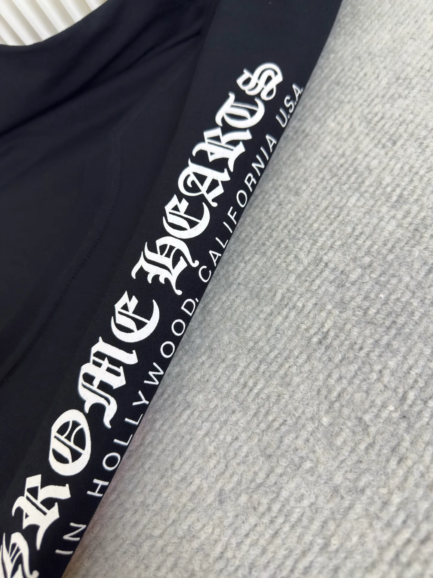 P240 Chrome Hearts Energy Bar Short Sleeves Authentic Open Edition - Physical Counter - Top Luxury Quality 🆚 Instant sale of all editions on the market Fabric is made of 26 weave 200g cotton material Printing is ink printing Customized accessories Size S M L